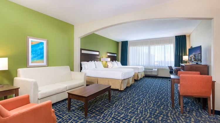 Holiday Inn Express Hotel & Suites Suite