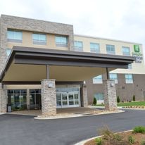 Holiday Inn Express & Suites Charlotte N