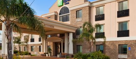 Holiday Inn Express Exterior