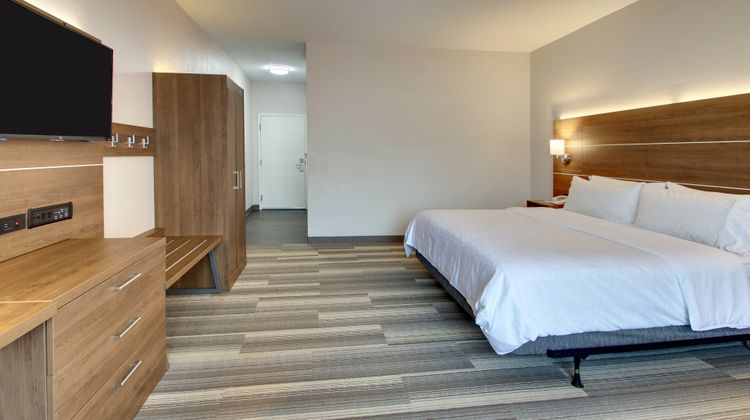 Holiday Inn Express Hotel & Suites Room