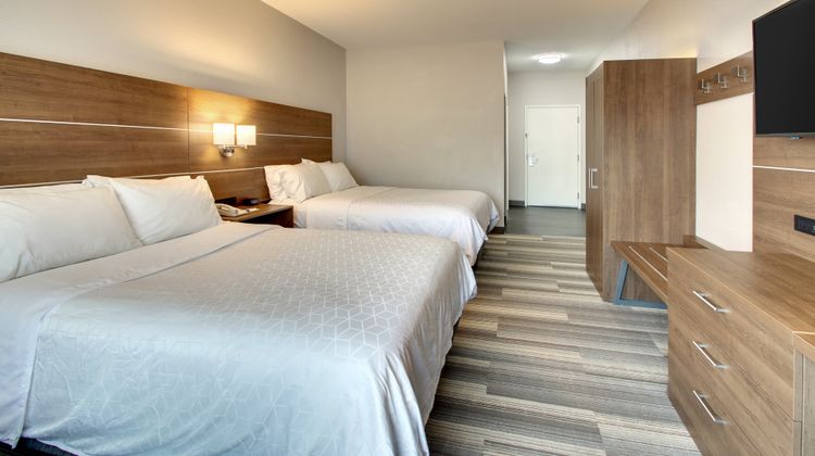 Holiday Inn Express Hotel & Suites Room