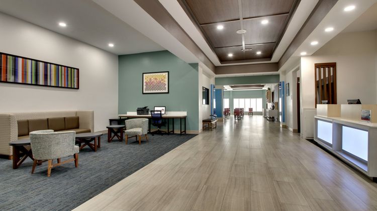 Holiday Inn Express Hotel & Suites Exterior