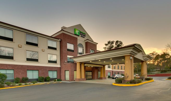 Holiday Inn Express Hotel & Suites Exterior