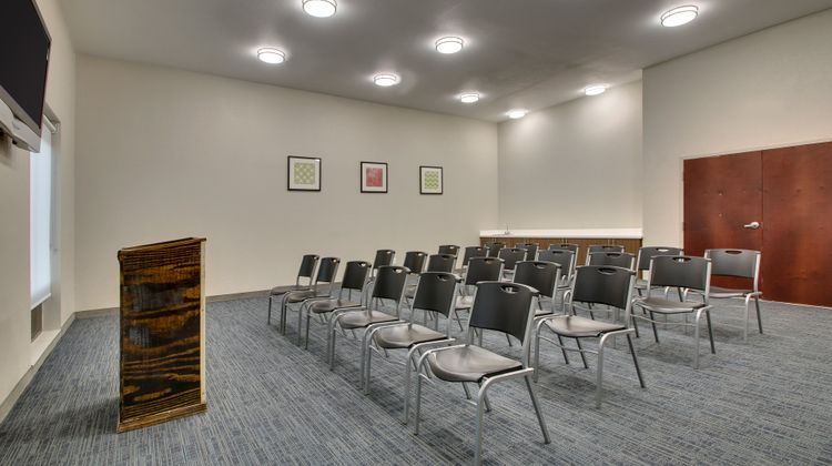 Holiday Inn Express Hotel & Suites Meeting