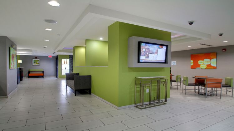 Holiday Inn Express Hotel & Stes Dwntwn Lobby