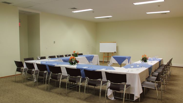 Holiday Inn Express & Suites Medellin Meeting