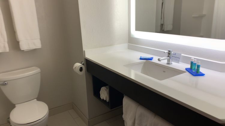 Holiday Inn Express & Suites  Exmore, VA Room