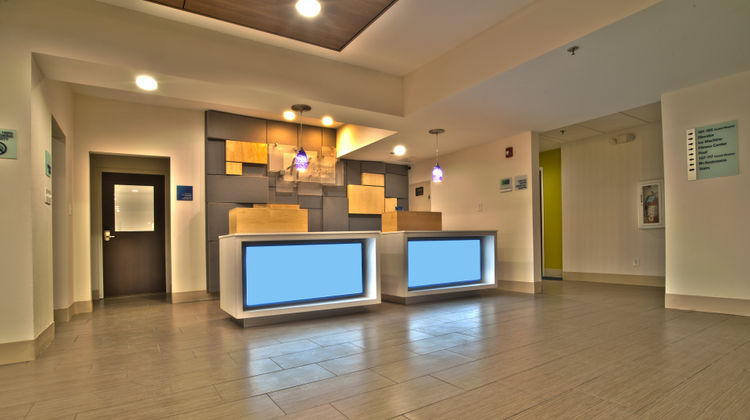 Holiday Inn Express/Suites Evansville N Lobby