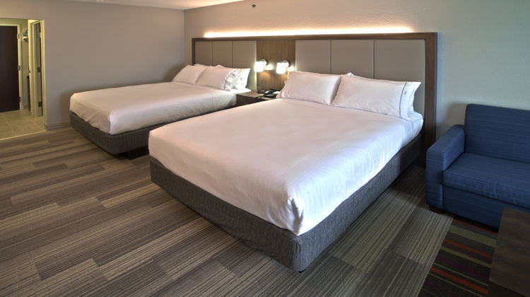 Holiday Inn Express/Suites Evansville N Room