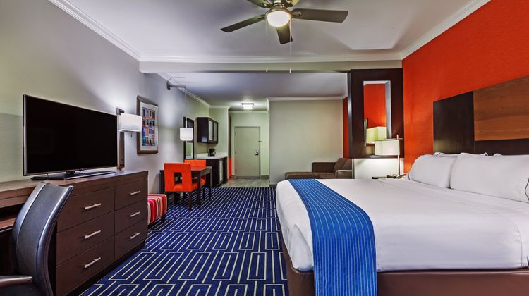Holiday Inn Express & Stes Houston East Room