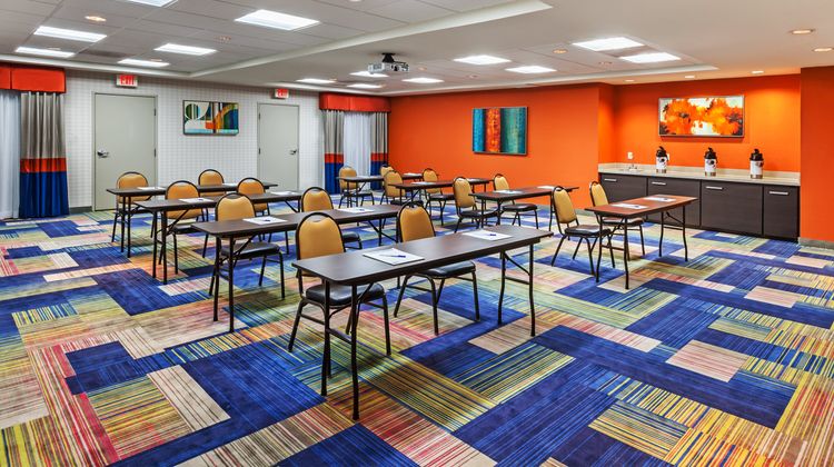 Holiday Inn Express & Stes Houston East Meeting
