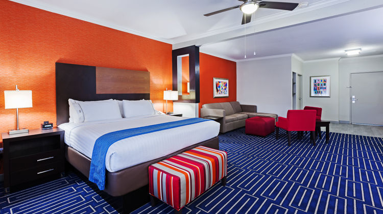 Holiday Inn Express & Stes Houston East Suite
