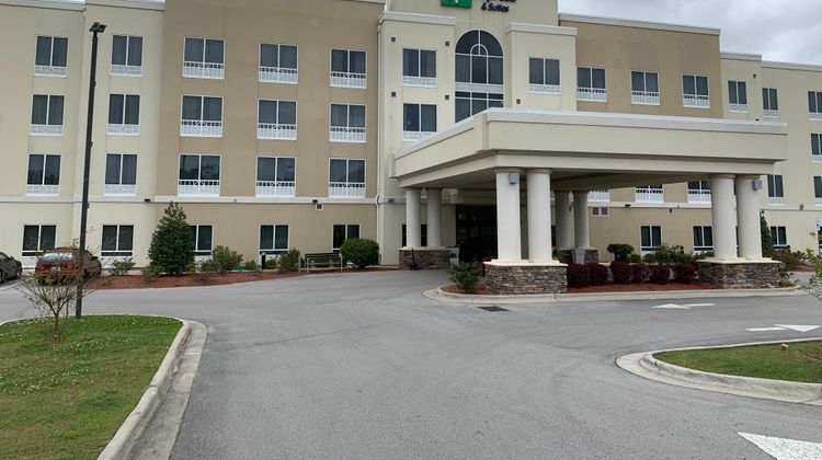 Holiday Inn Express & Suites Havelock Exterior
