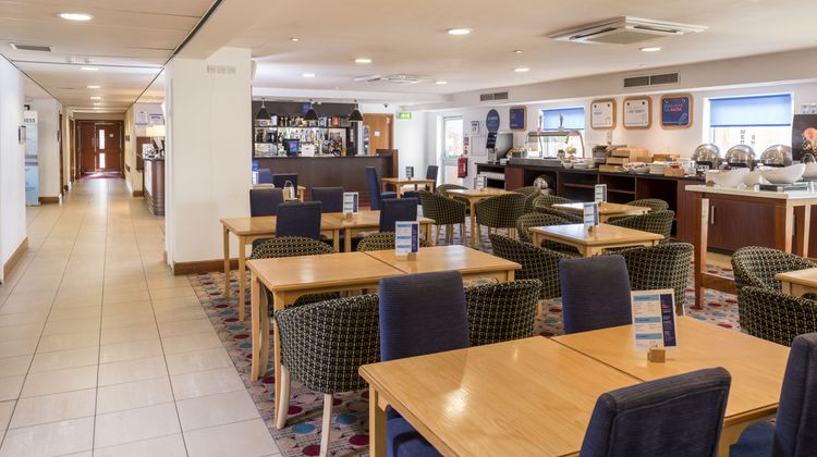 Holiday Inn Express Birmingham Star City Lobby