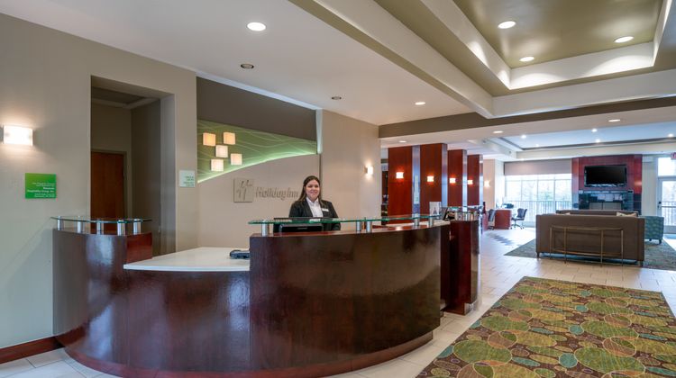 Holiday Inn Battlefield Park Lobby
