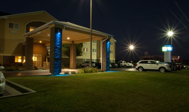 Holiday Inn Express Exterior