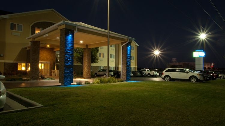 Holiday Inn Express Exterior