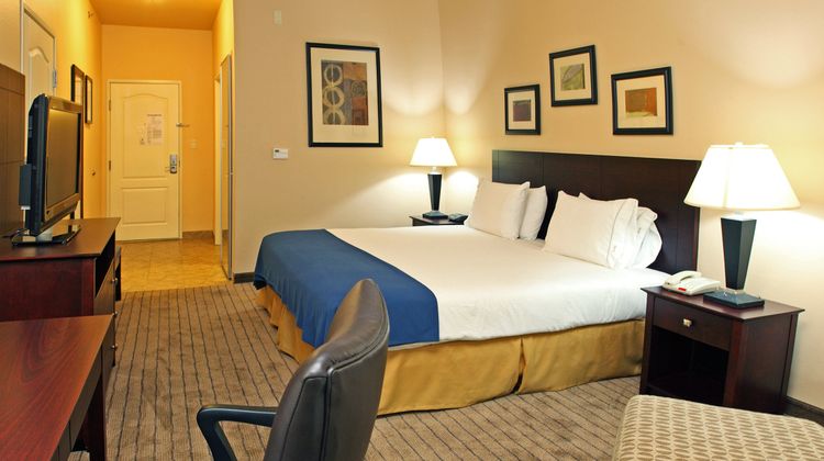 Holiday Inn Express Marshall Room