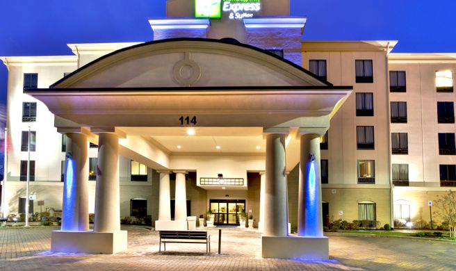 Holiday Inn Express Suites Oak Ridge Exterior