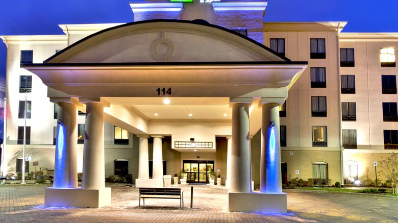 Holiday Inn Express Suites Oak Ridge Exterior. Images powered by <a href="https://www.leonardoworldwide.com" target="_blank" rel="noopener">Leonardo</a>.