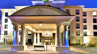 Holiday Inn Express Suites Oak Ridge