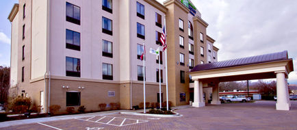 Holiday Inn Express Suites Oak Ridge Exterior