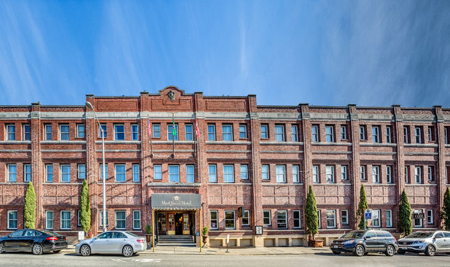 MarQueen Hotel Exterior