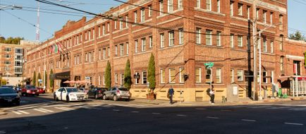 MarQueen Hotel Exterior