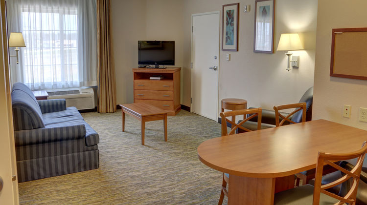 Candlewood Suites Texarkana Suite