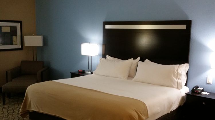 Holiday Inn Express & Stes Atascochita Room