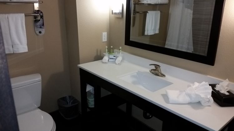 Holiday Inn Express & Stes Atascochita Room
