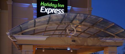 Holiday Inn Express Coliseum Central Exterior