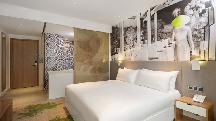 Holiday Inn & Suites Saigon Airport Room