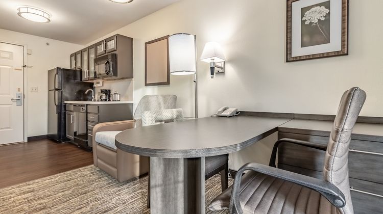 Candlewood Suites Lincoln Room