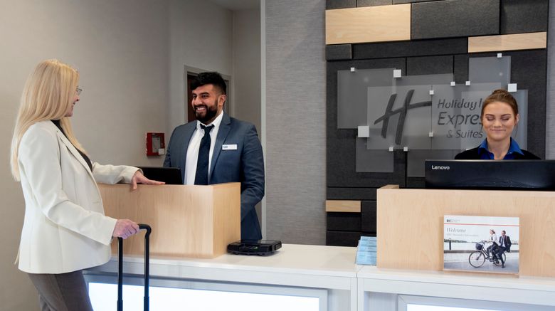 <b>Holiday Inn Express Hotel & Suites Lobby</b>. Images powered by <a href="https://www.leonardoworldwide.com/" title="Leonardo Worldwide" target="_blank">Leonardo</a>.
