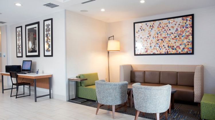 Holiday Inn Express Hotel & Suites Lobby