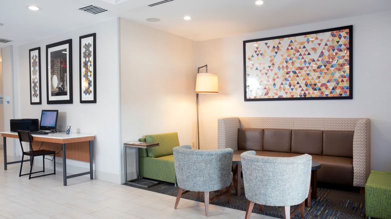 <b>Holiday Inn Express Hotel & Suites Lobby</b>. Images powered by <a href="https://www.leonardoworldwide.com/" title="Leonardo Worldwide" target="_blank">Leonardo</a>.