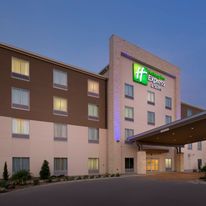Holiday Inn Express & Suites Bay City