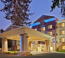 Holiday Inn Express Hotel & Suites Exterior