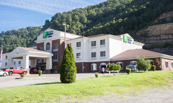 Holiday Inn Express Hotel & Suites Exterior