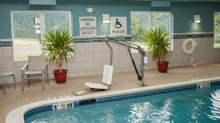 Holiday Inn Express Hotel & Suites Pool