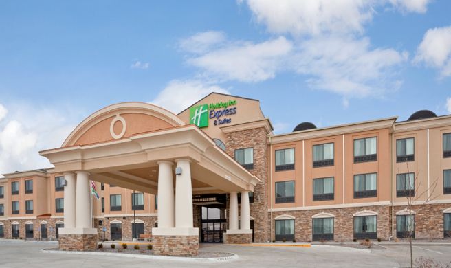 Holiday Inn Express and Suites Hays Exterior