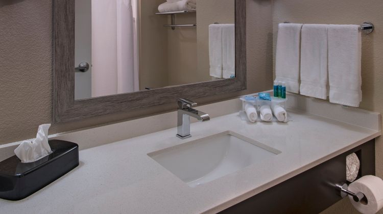 Holiday Inn Express & Suites Austin NW Room