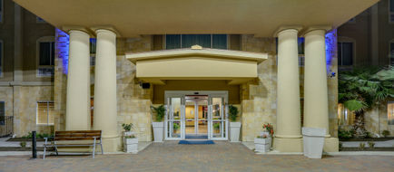 Holiday Inn Express Hotel & Suites Exterior