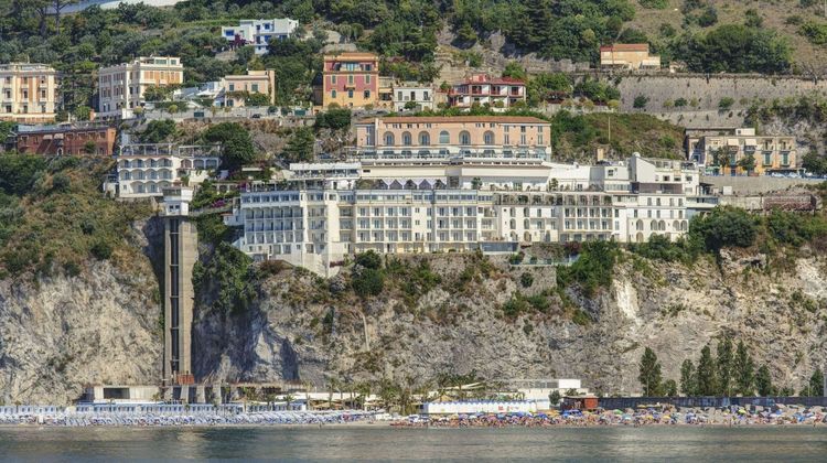 Lloyd's Baia Hotel Exterior