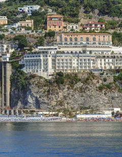 Lloyd's Baia Hotel