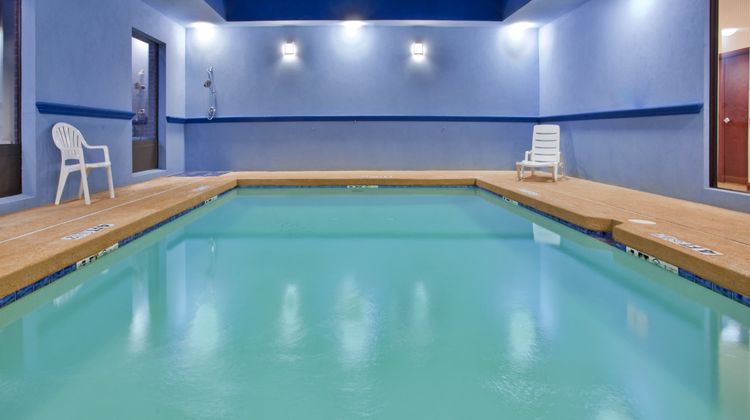 Holiday Inn Express Hotel & Suites Pool