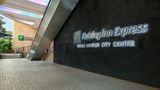 Holiday Inn Express City Center Exterior