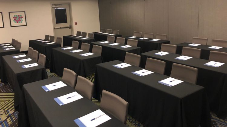 Holiday Inn Express Hotel & Suites Meeting