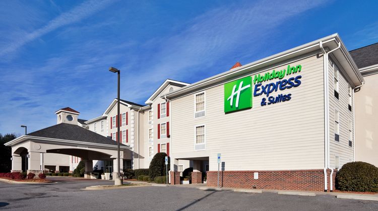 Holiday Inn Express Hotel & Suites Exterior